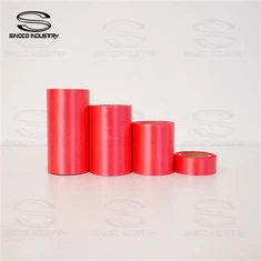 Rola satenske vrpce s crvenim pojasom